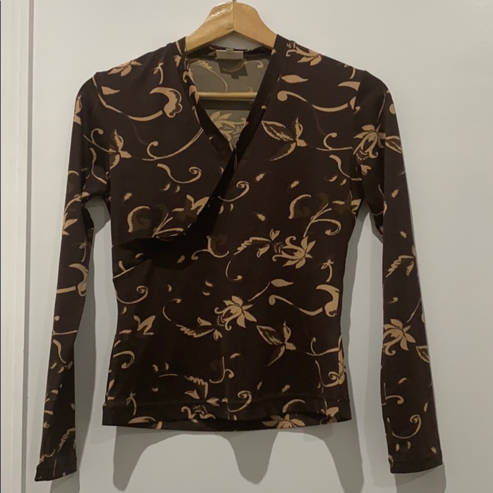 V neck long sleeve top